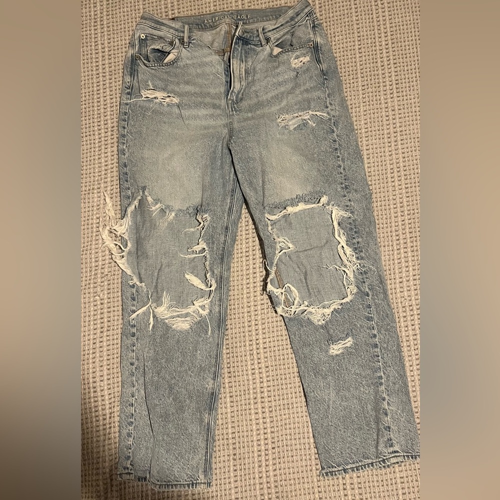 American Eagle Outfitters Light Blue Distressed Boyfriend Jeans